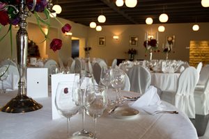 Feesttafel grote zaal Kiezelhuys