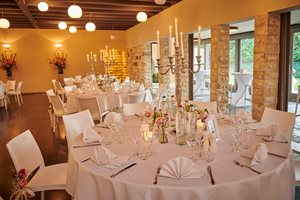 Feesttafels grote zaal Kiezelhuys
